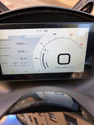 Maxi Scooter Azul y Negro Automática