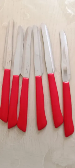 Set 6 Coltelli con Manico Rosso