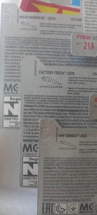 Conjunto 3 Jaguar XE SV Project 8 Hot Wheels