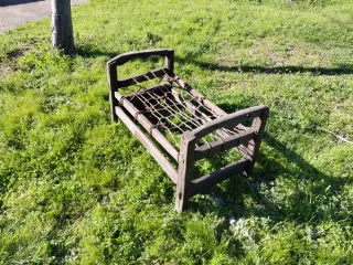 Cuna de madera antigua