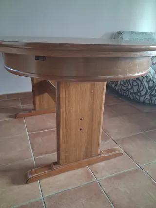 Mesa comedor ovalada madera.1.50 extensible 2.40