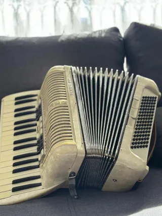 Acordeón Hohner Tango II en perfecto estado