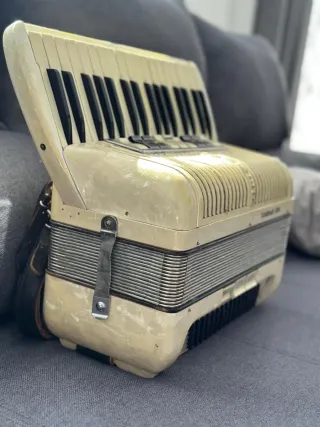 Acordeón Hohner Tango II en perfecto estado
