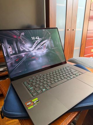 ASUS ROG Zephyrus G16 Ryzen 9 AI + RTX 5070 OLED