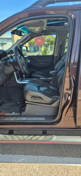 Nissan Navara 3.0 V6  2013