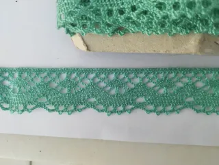 Punta de encaje verde agua