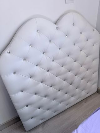 Cabecero de cama blanco capitoné