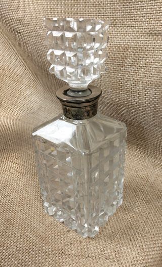 Licorera Antigua Cristal Tallado y Plata