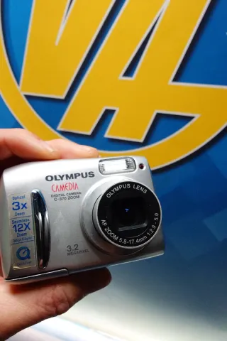 Cámara Digital Olympus C-370 Plata