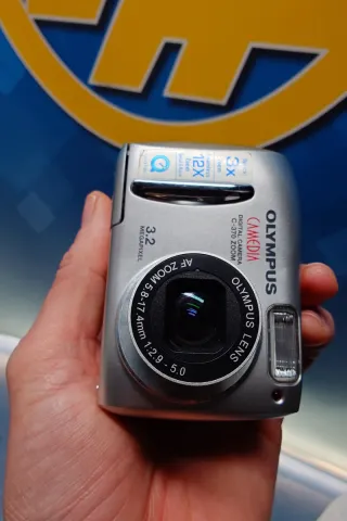 Cámara Digital Olympus C-370 Plata