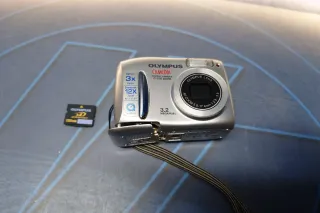 Cámara Digital Olympus C-370 Plata