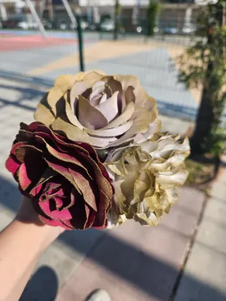Ramillete Flamenca Dorado, Malva, burdeos y blanco