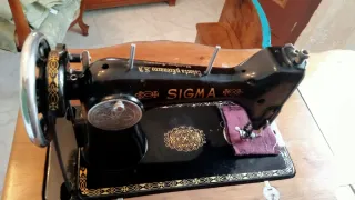 Máquina de coser Sigma antigua