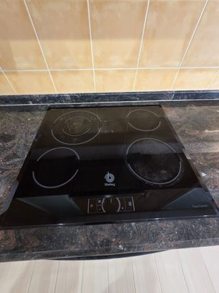 Cocina modular madera y cristal