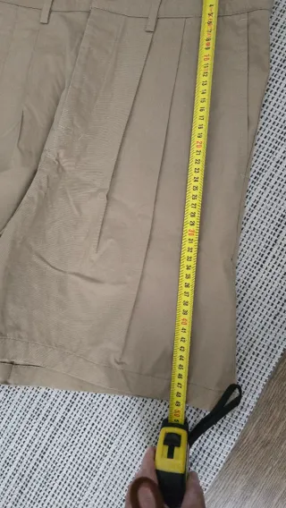 Bermuda beige comprada en Corea