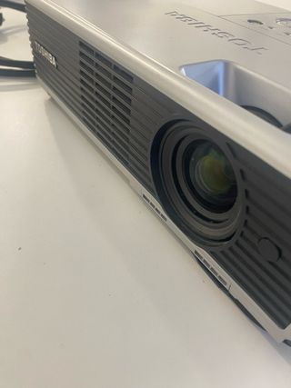 Proyector Toshiba TLP-X100 (Color Plata)