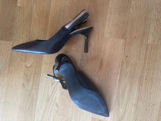 Zapatos de tacón Zara negros