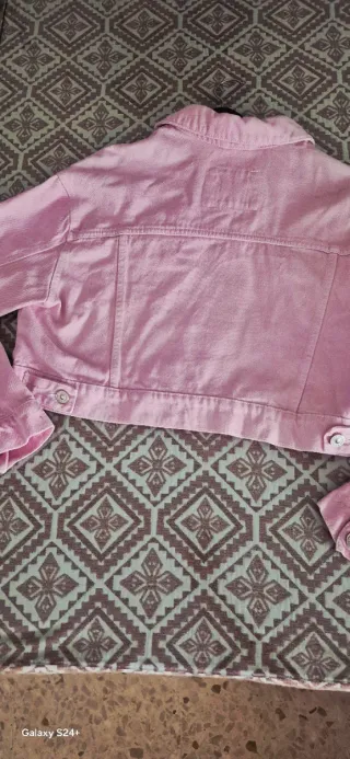 Chaqueta vaquera rosa Bershka mujer