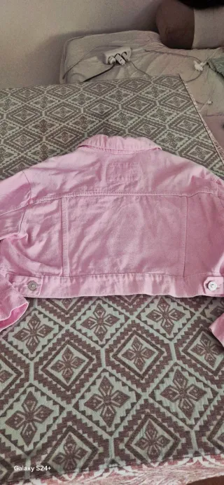 Chaqueta vaquera rosa Bershka mujer