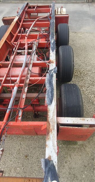 SEMIRREMOLQUE EN CHASIS