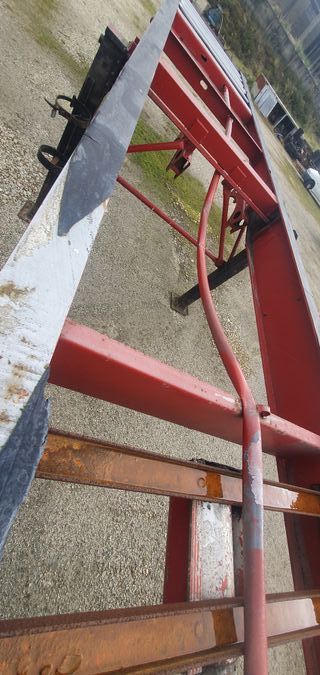 SEMIRREMOLQUE EN CHASIS