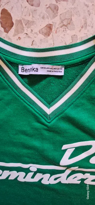 Top Bershka verde Daily Reminder