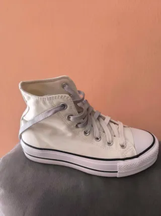 Zapatillas Converse Blancas y Grises