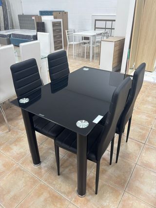 Mesa cristal templado + 4 sillas polipiel