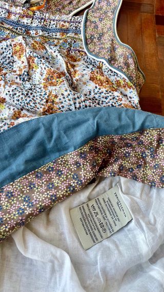 Top solto com padrões florais (throttleman, M)