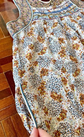 Top solto com padrões florais (throttleman, M)