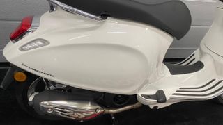Vespa Primavera 125 Blanca