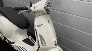 Vespa Primavera 125 Blanca