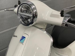 Vespa Primavera 125 Blanca