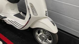 Vespa Primavera 125 Blanca