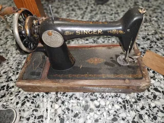 Máquina de coser Singer antigua