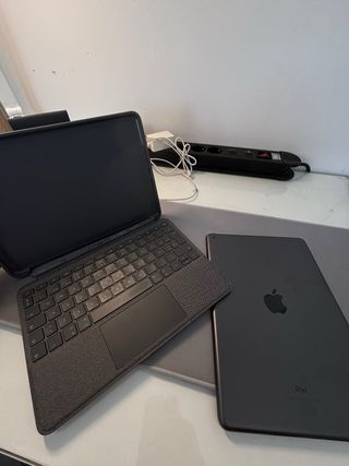 Apple iPad 9ª Gen Space Gray + Teclado Apple