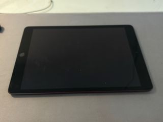 Apple iPad 9ª Gen Space Gray + Teclado Apple