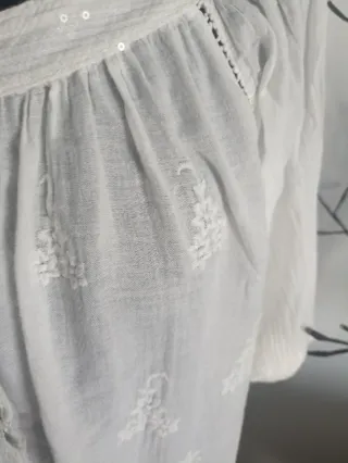 Blusa blanca bordada