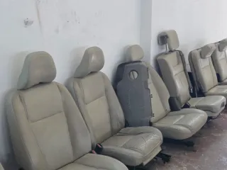 Asientos de coche beige