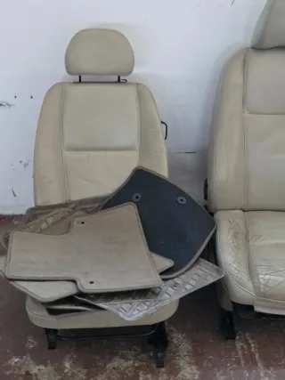 Asientos de coche beige