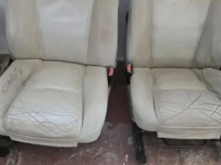 Asientos de coche beige