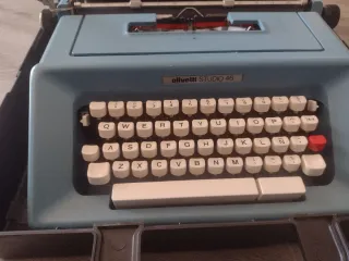 Máquina de escribir Olivetti Studio 46