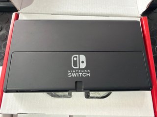 Nintendo Switch OLED + Mando Pro + Accesorios