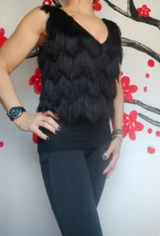 Camiseta Zara con flecos negra