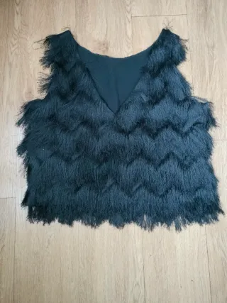 Camiseta Zara con flecos negra