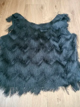 Camiseta Zara con flecos negra