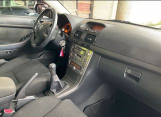 TOYOTA AVENSIS CON ETIQUETA C Y RECIEN PINTADO