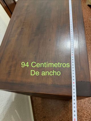 Mueble de madera maciza