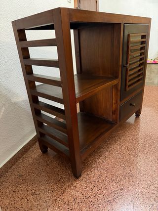 Mueble de madera maciza