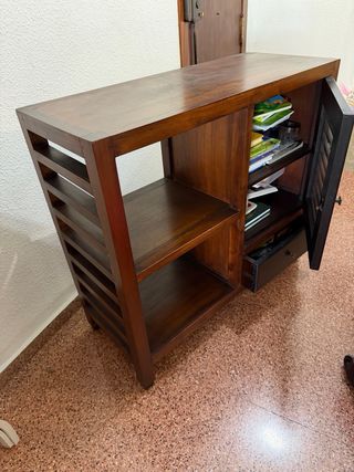 Mueble de madera maciza